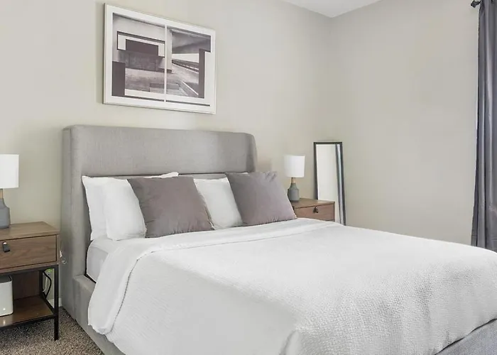 Apartment Landing Modern With Amazing Amenities