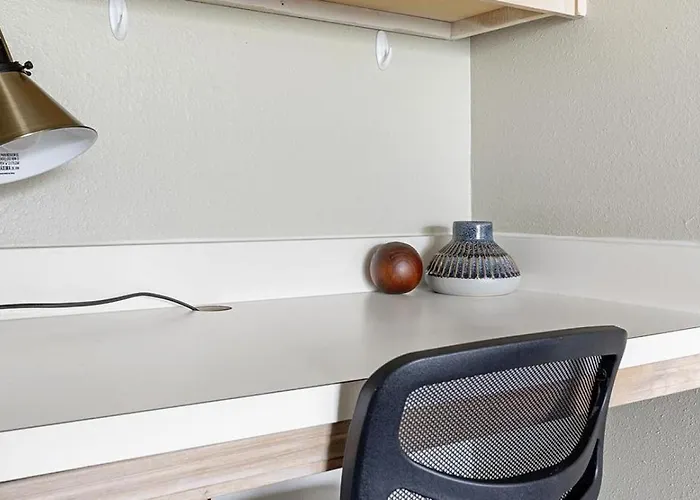 Landing Modern With Amazing Amenities Apartment