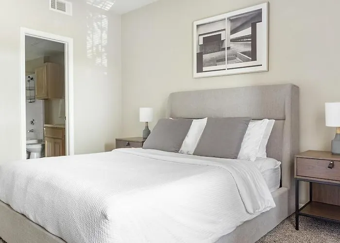 Apartment Landing Modern With Amazing Amenities *